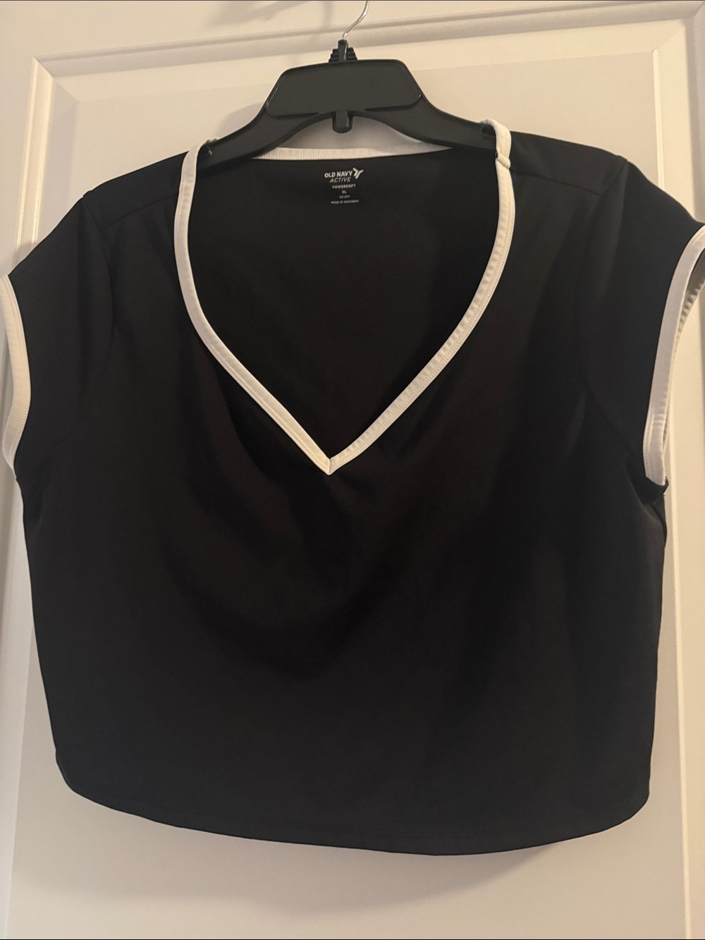 Old Navy Black Crop Top activewear with White Trim-XL